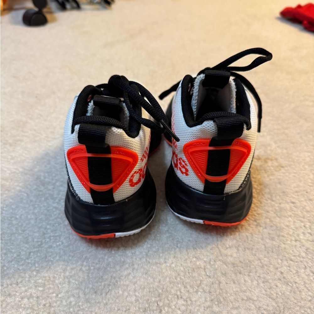 Boys Adidas Own The Game 2.0 J "White Solar Red" Basketball Shoes Sz 13 NWOT - Picture 2 of 6